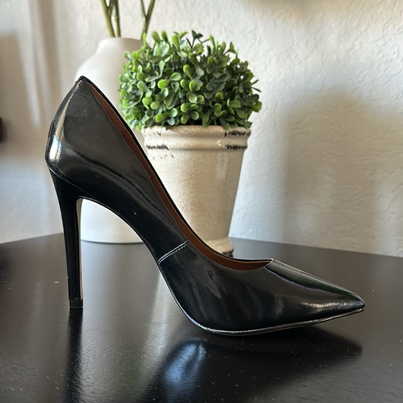 Steve Madden Brand Women’s Patent Leather High Heels - Size 6M - Picture 3 of 8